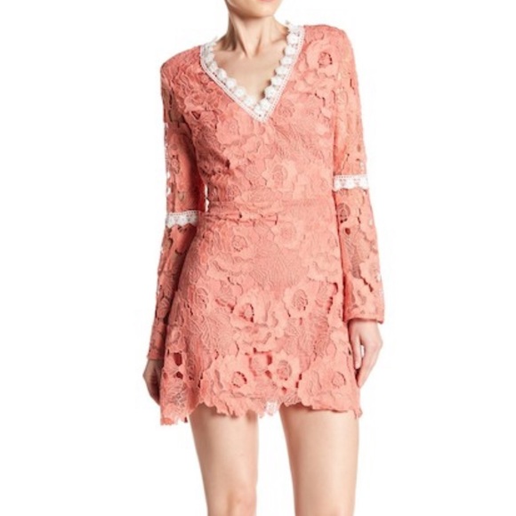 alexia admor lace dress